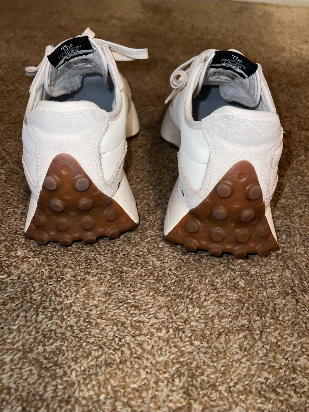 *PRE-LOVED* New Balance White Gray and Black Women's Sneakers - Picture 8 of 11